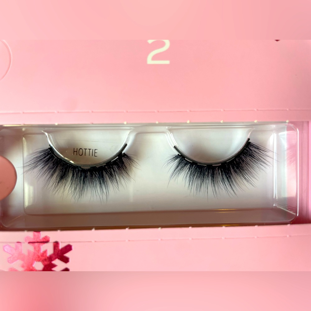 New Glamnetic Hottie and Baller lashes